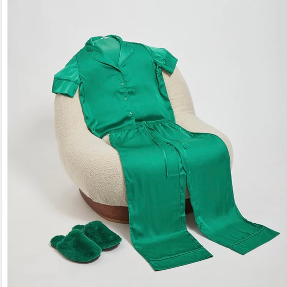 NWT Apparis pajamas. Never worn. Good for bridesmaids or gifts - Picture 3 of 7